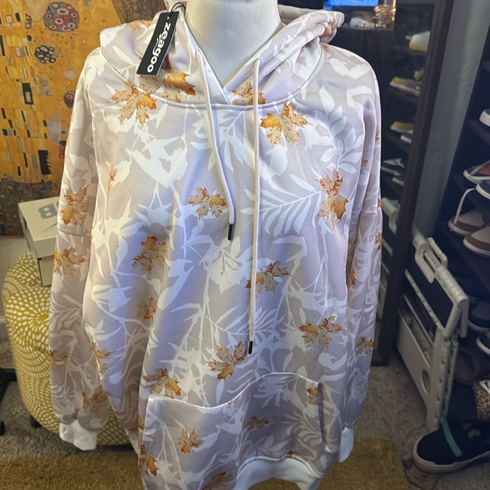 Zeagoo camo hoodie nwt
Polyester